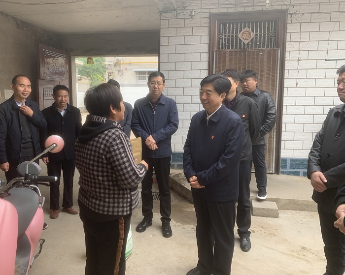 院党委书记阮金泉到刘庄村开展扶贫日走访慰问活动